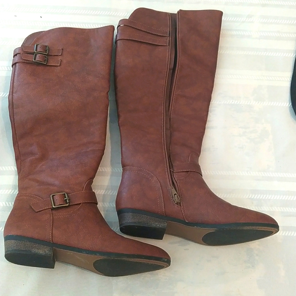 Ladies brown boots with buckle accents
